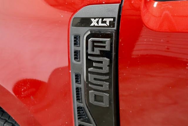 2027 Ford Super Duty F-350 SRW XLT