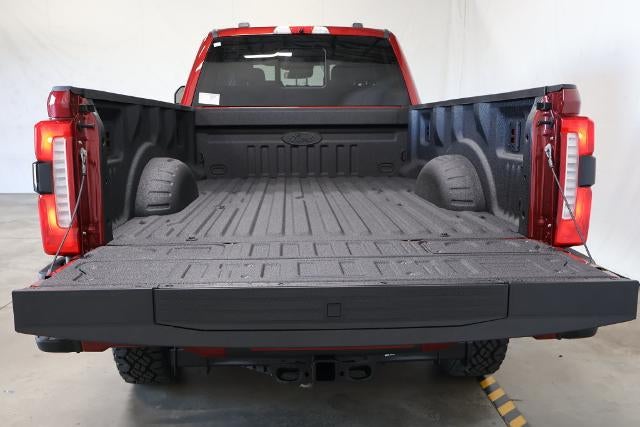 2027 Ford Super Duty F-350 SRW XLT