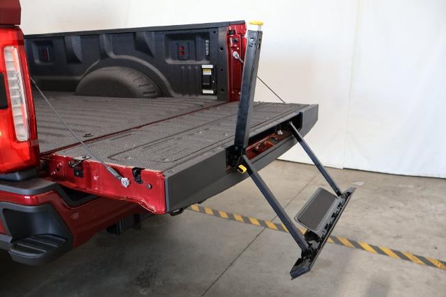 2027 Ford Super Duty F-350 SRW XLT