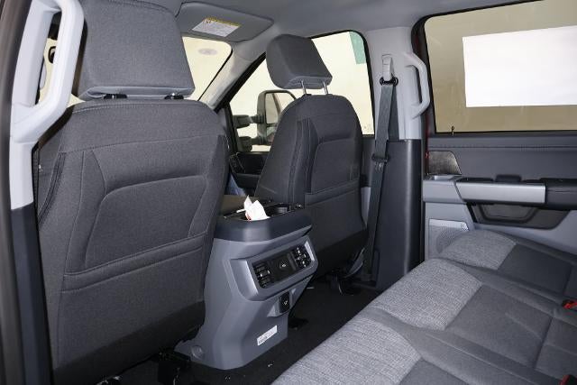 2027 Ford Super Duty F-350 SRW XLT
