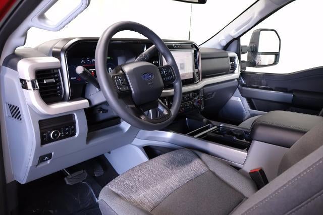 2027 Ford Super Duty F-350 SRW XLT