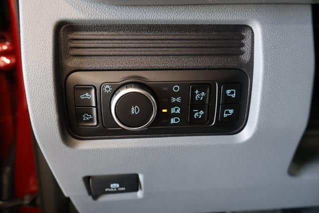 2027 Ford Super Duty F-350 SRW XLT