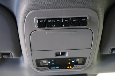 2027 Ford Super Duty F-350 SRW XLT
