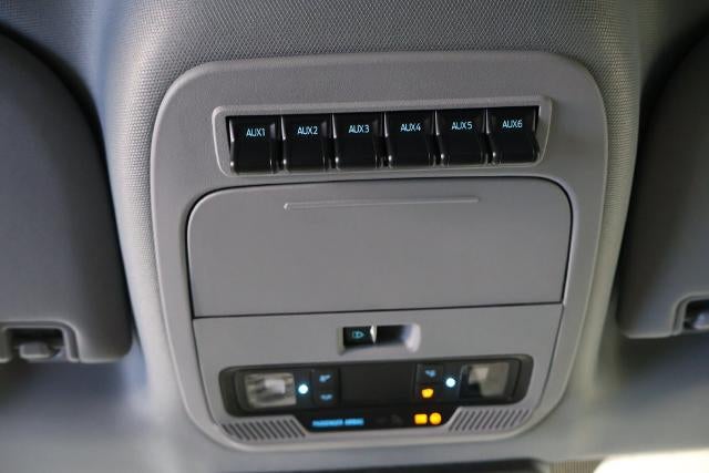 2027 Ford Super Duty F-350 SRW XLT
