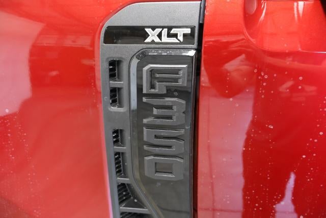 2027 Ford Super Duty F-350 SRW XLT