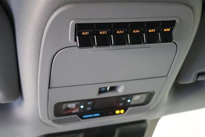 2027 Ford Super Duty F-350 SRW XLT