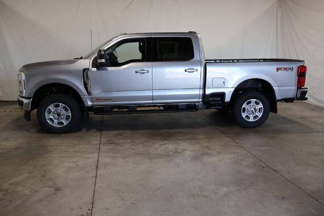 2027 Ford Super Duty F-350 SRW XLT
