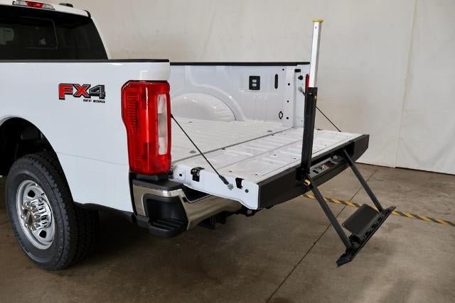 2027 Ford Super Duty F-350 SRW XL