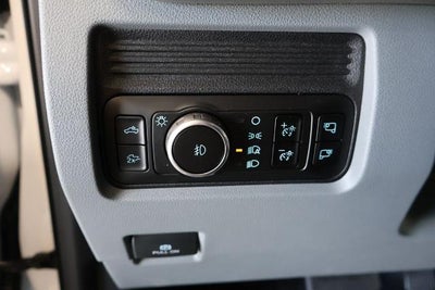 2027 Ford Super Duty F-350 SRW XLT