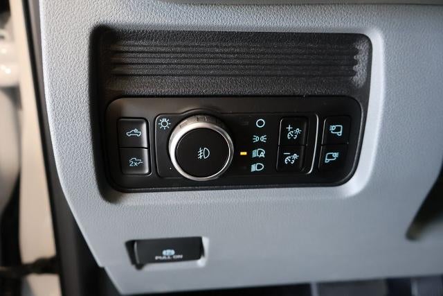 2027 Ford Super Duty F-350 SRW XLT
