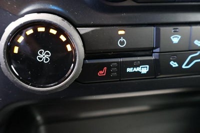 2027 Ford Super Duty F-350 SRW XLT