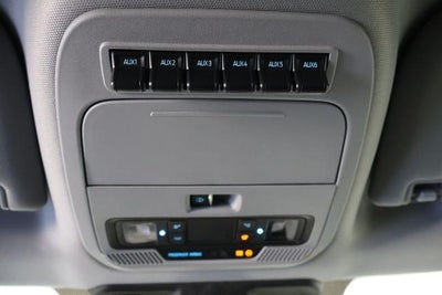 2027 Ford Super Duty F-350 SRW XLT
