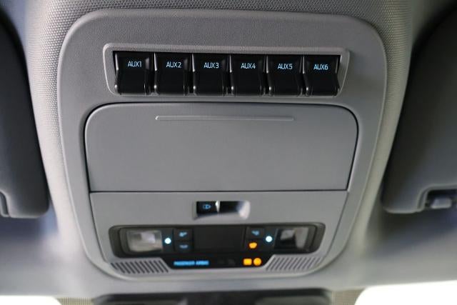 2027 Ford Super Duty F-350 SRW XLT