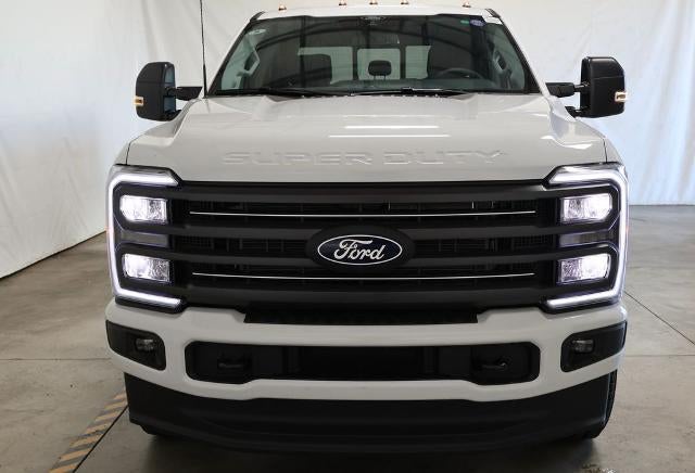 2027 Ford Super Duty F-350 SRW XLT