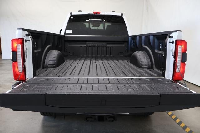 2027 Ford Super Duty F-350 SRW XLT