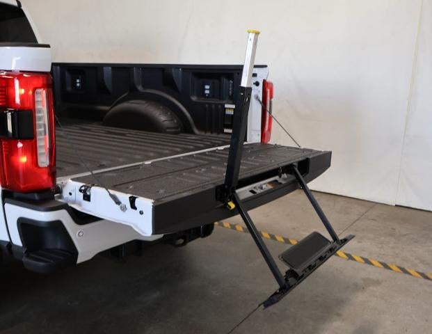2027 Ford Super Duty F-350 SRW XLT