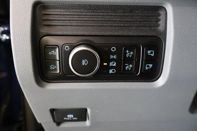 2027 Ford Super Duty F-350 SRW XLT
