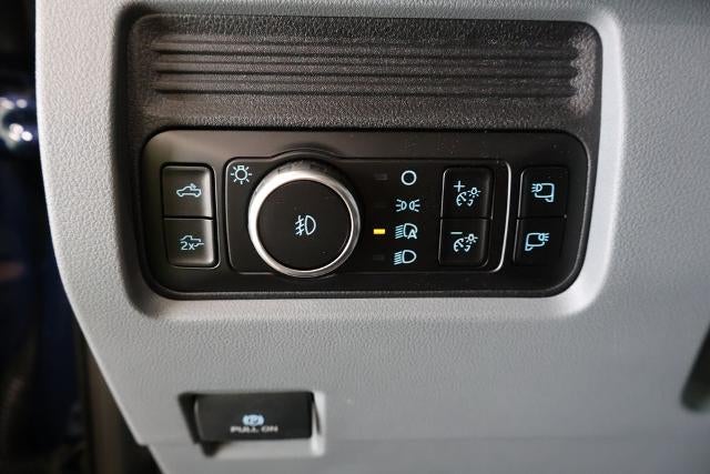 2027 Ford Super Duty F-350 SRW XLT