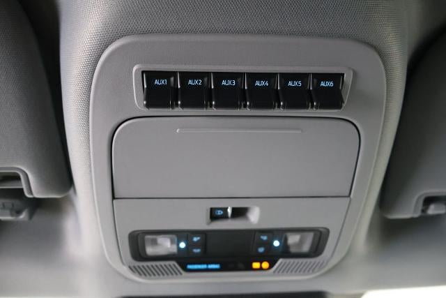 2027 Ford Super Duty F-350 SRW XLT
