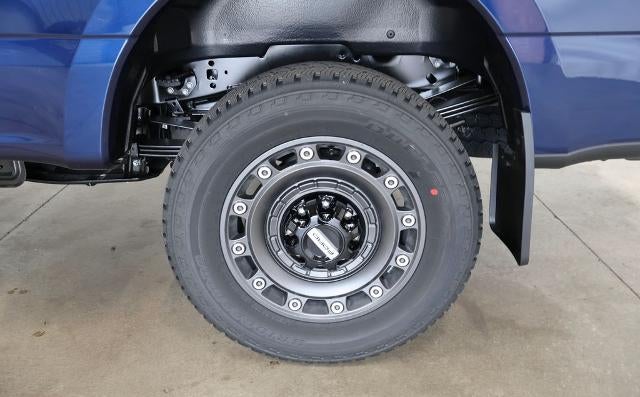 2027 Ford Super Duty F-350 SRW XLT