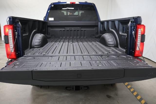 2027 Ford Super Duty F-350 SRW XLT