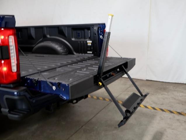 2027 Ford Super Duty F-350 SRW XLT