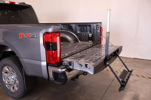 2027 Ford Super Duty F-350 SRW Lariat