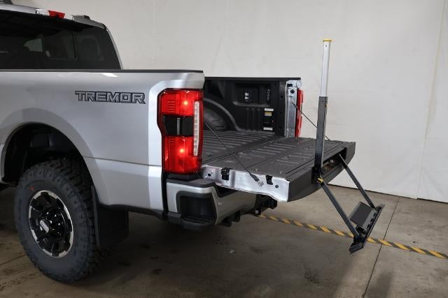 2027 Ford Super Duty F-350 SRW Lariat