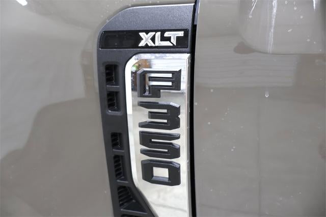 2026 Ford Super Duty F-350 SRW XLT