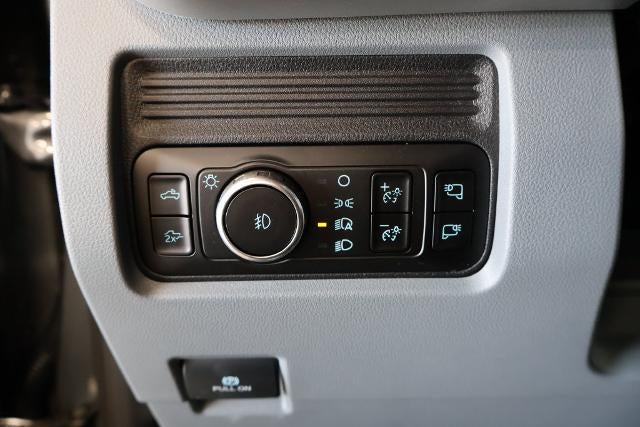 2027 Ford Super Duty F-350 SRW XLT
