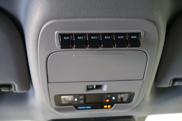 2027 Ford Super Duty F-350 SRW XLT