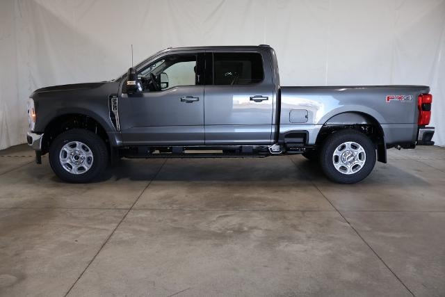 2027 Ford Super Duty F-350 SRW XLT