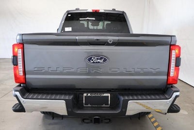 2027 Ford Super Duty F-350 SRW XLT