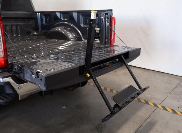 2027 Ford Super Duty F-350 SRW XLT