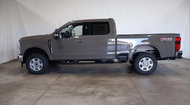 2027 Ford Super Duty F-350 SRW XLT