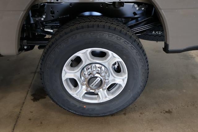 2027 Ford Super Duty F-350 SRW XLT