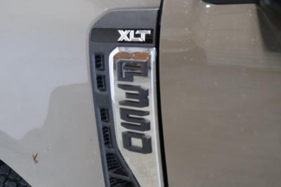 2027 Ford Super Duty F-350 SRW XLT