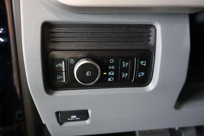 2027 Ford Super Duty F-350 SRW XLT