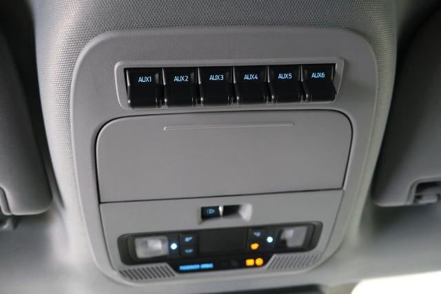 2027 Ford Super Duty F-350 SRW XLT
