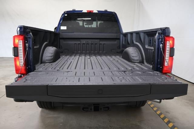 2027 Ford Super Duty F-350 SRW XLT