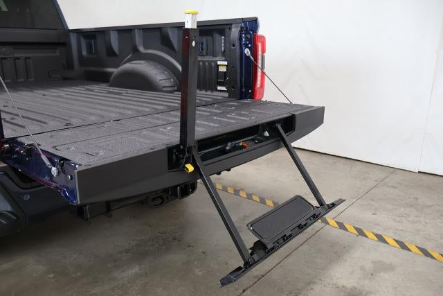 2027 Ford Super Duty F-350 SRW XLT