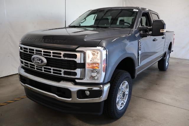 2027 Ford Super Duty F-350 SRW XLT