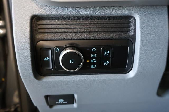 2027 Ford Super Duty F-350 SRW XLT
