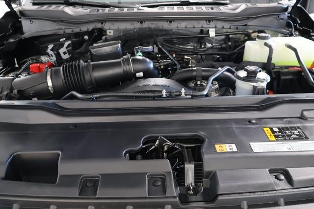 2027 Ford Super Duty F-350 SRW XLT