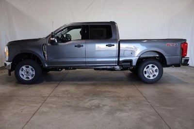 2027 Ford Super Duty F-350 SRW XLT