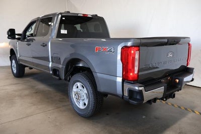 2027 Ford Super Duty F-350 SRW XLT