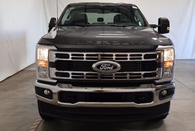 2027 Ford Super Duty F-350 SRW XLT