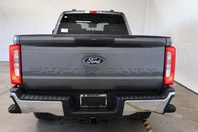 2027 Ford Super Duty F-350 SRW XLT