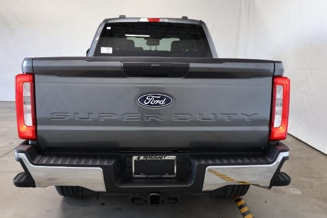 2027 Ford Super Duty F-350 SRW XLT