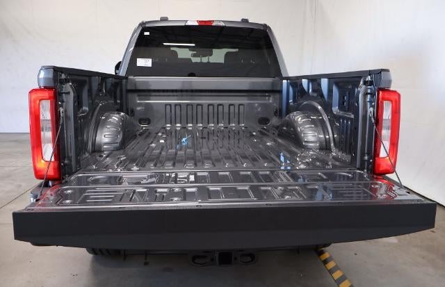 2027 Ford Super Duty F-350 SRW XLT
